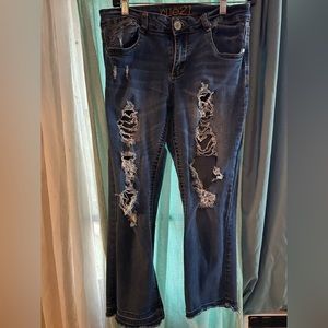 11/12 Rue 21 crop heavily distressed jeans